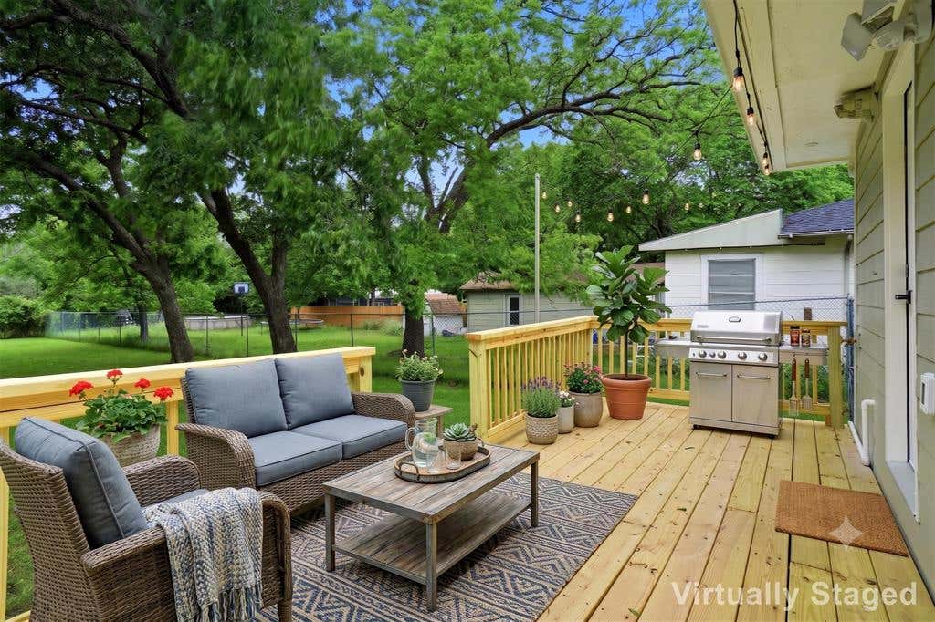 Photo of 317 S Walker Street, Mesquite, TX 75149 (MLS # 21346761)