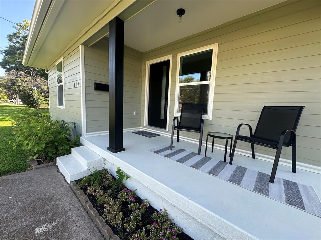 Photo of 317 S Walker Street, Mesquite, TX 75149 (MLS # 21346761)