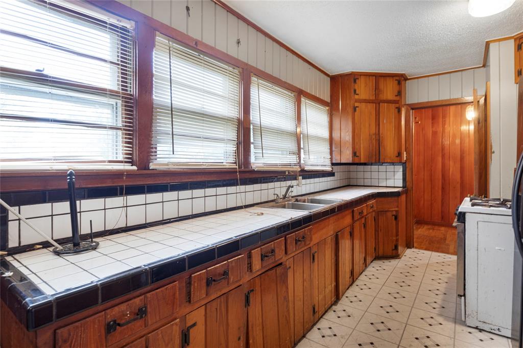 Walter H Knight - Residential