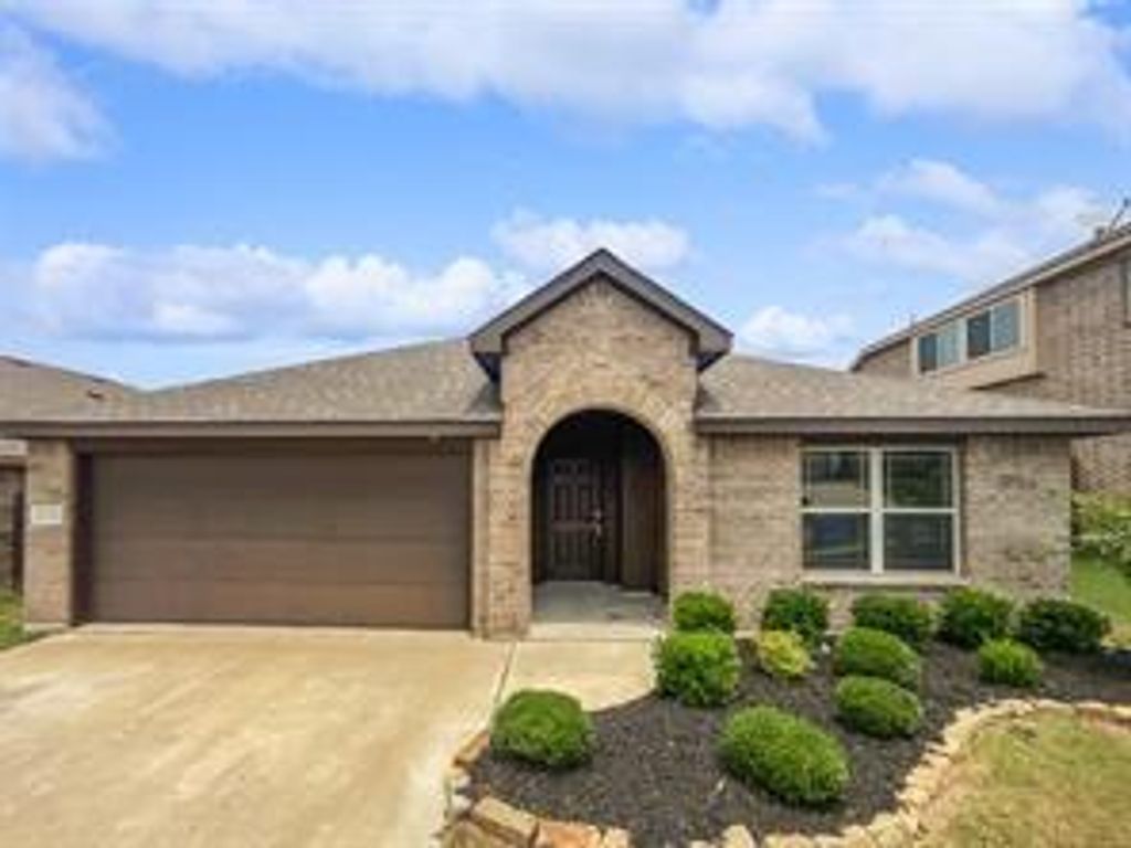 Photo of 816 Oriel Circle, Fort Worth, TX 76036 (MLS # 21268333)
