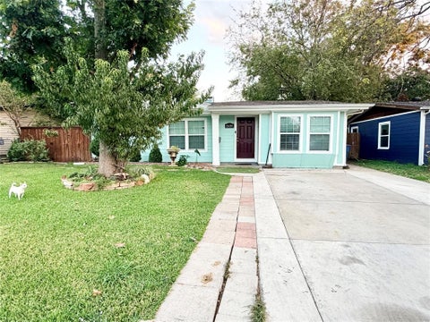 Photo of 2530 Bluffton Drive, Dallas, TX 75228 (MLS # 21425384)