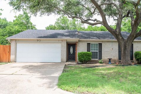 Photo of 1903 Spies Springs Court, Arlington, TX 76006 (MLS # 21336998)