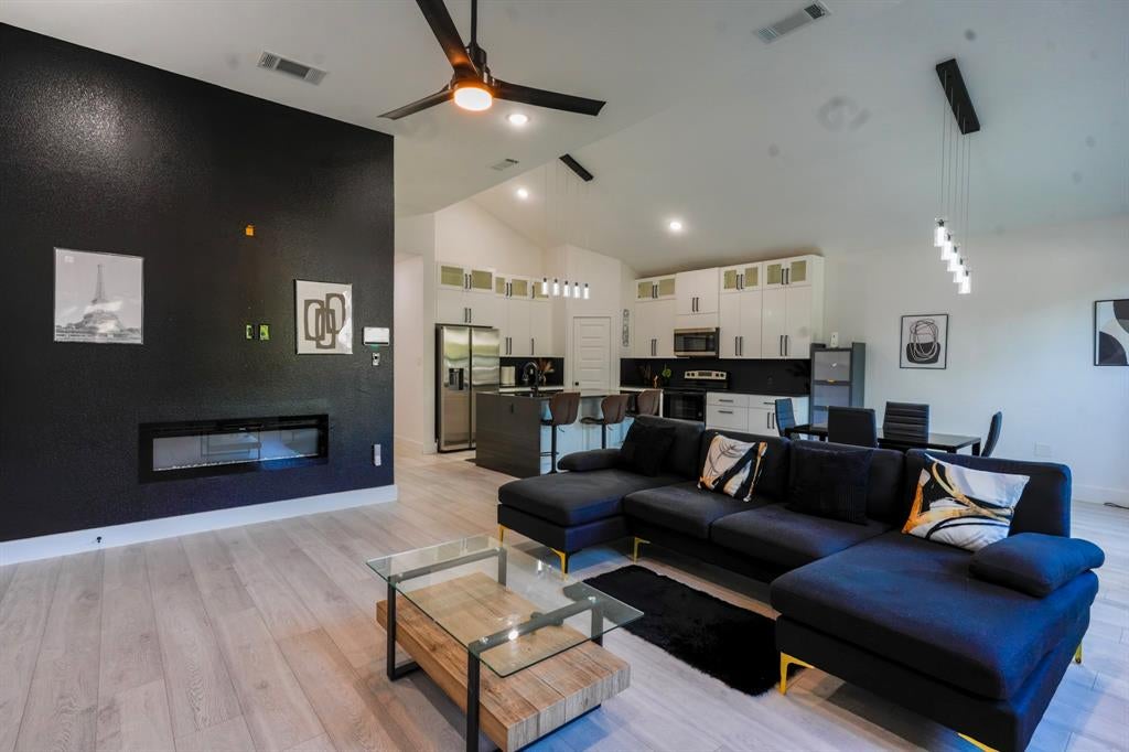 4523 Solar Lane