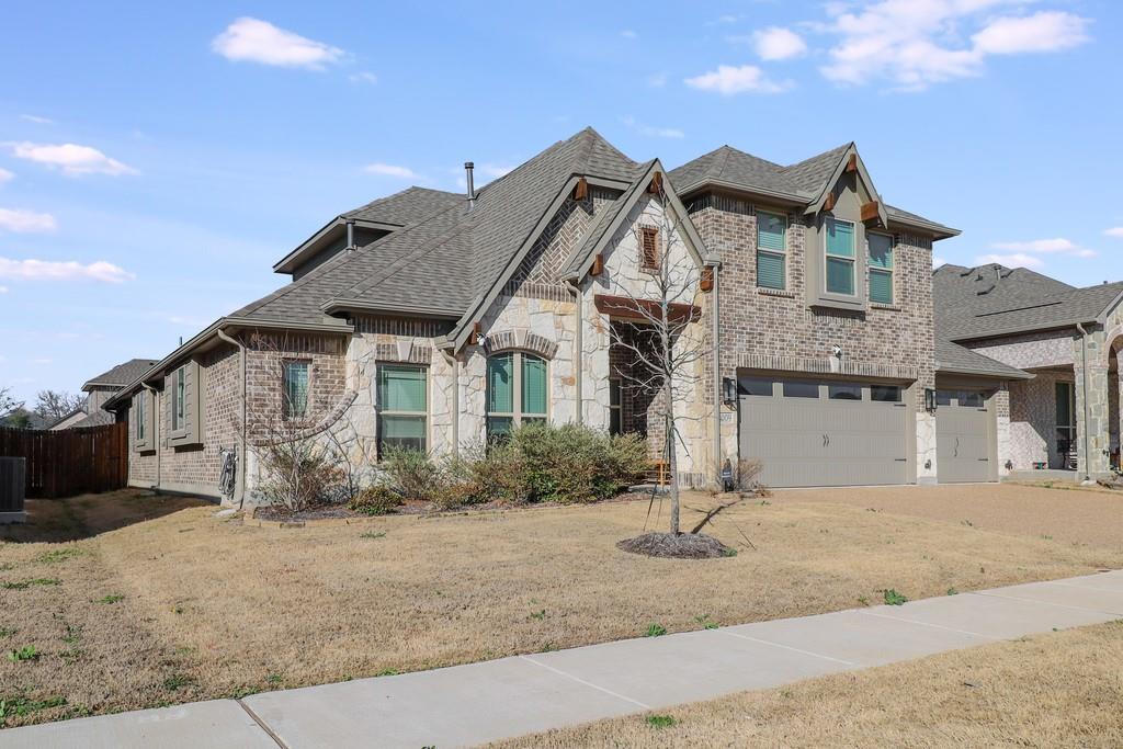 1009 Pecan Glen Drive