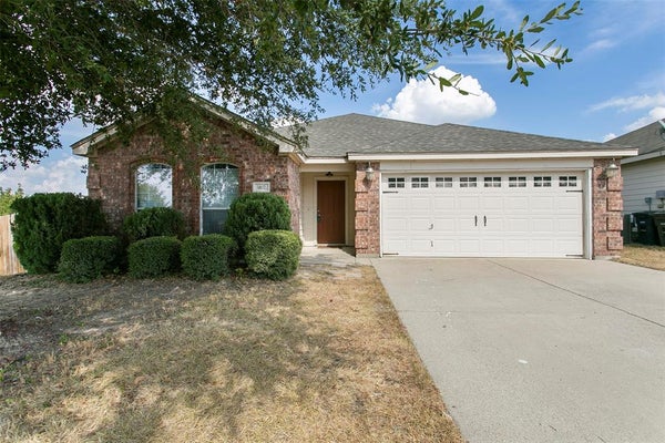 14032 SAND HILLS DR, HASLET, TX 76052 - Image 3e12249c29c3552fc5de3cdbb6b2a5f5/3326143685