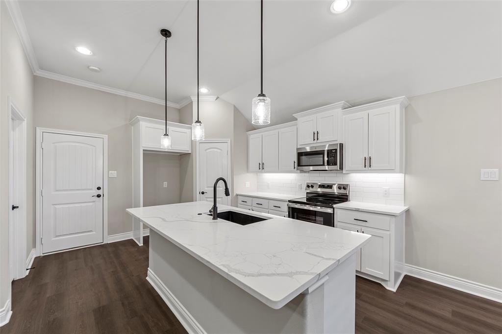 6111 Coles Lane