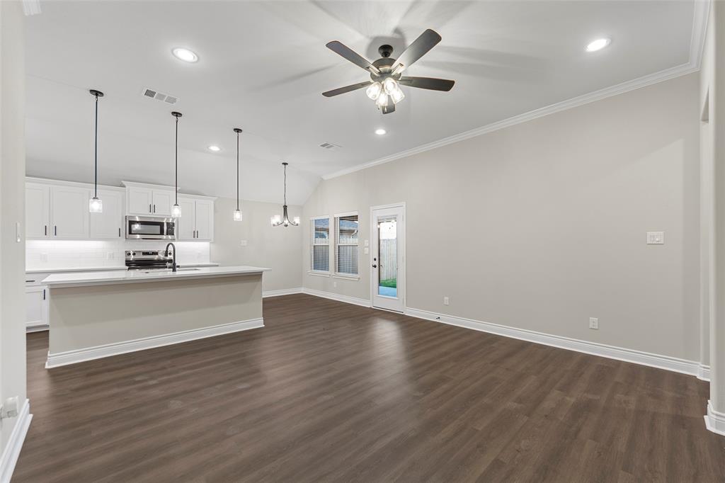 6111 Coles Lane