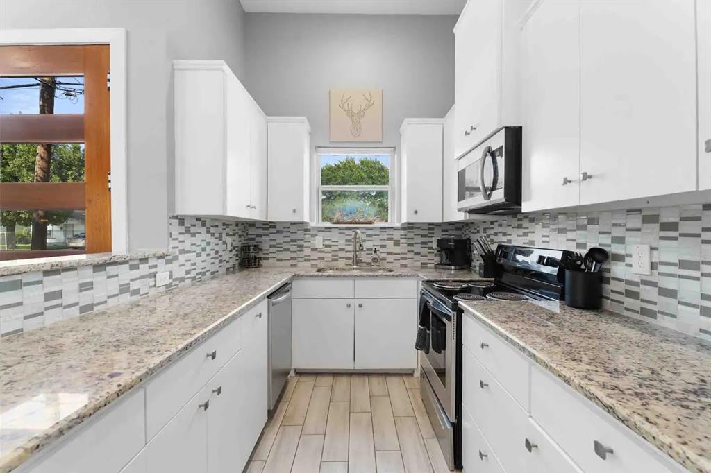 Roosevelt Manor 1st Inst - Residential Lease