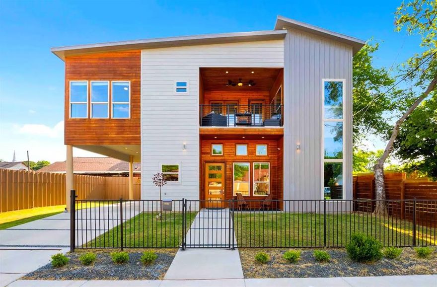 Rustic Modern Luxury! Absolutely no detail overlooked in the design of this new 2000 SF two-story single family home. Available for short or long term rentals. Monthly leases and insurance or corporate leases welcome.

Ultra Modern Luxury near Downtown Dallas! This contemporary house was designed and built by a renowned local architect. Located less than 10 mins to all of Dallas’ top sights, this newly built 2-story home has soaring 16 foot ceilings and was professionally designed and appointed with unique and stylish furnishings throughout. No detail overlooked! The home has an indoor and outdoor living room, 3 large bedrooms each with walk-in closets, 14-inch cooling memory foam mattresses and smart TV's.