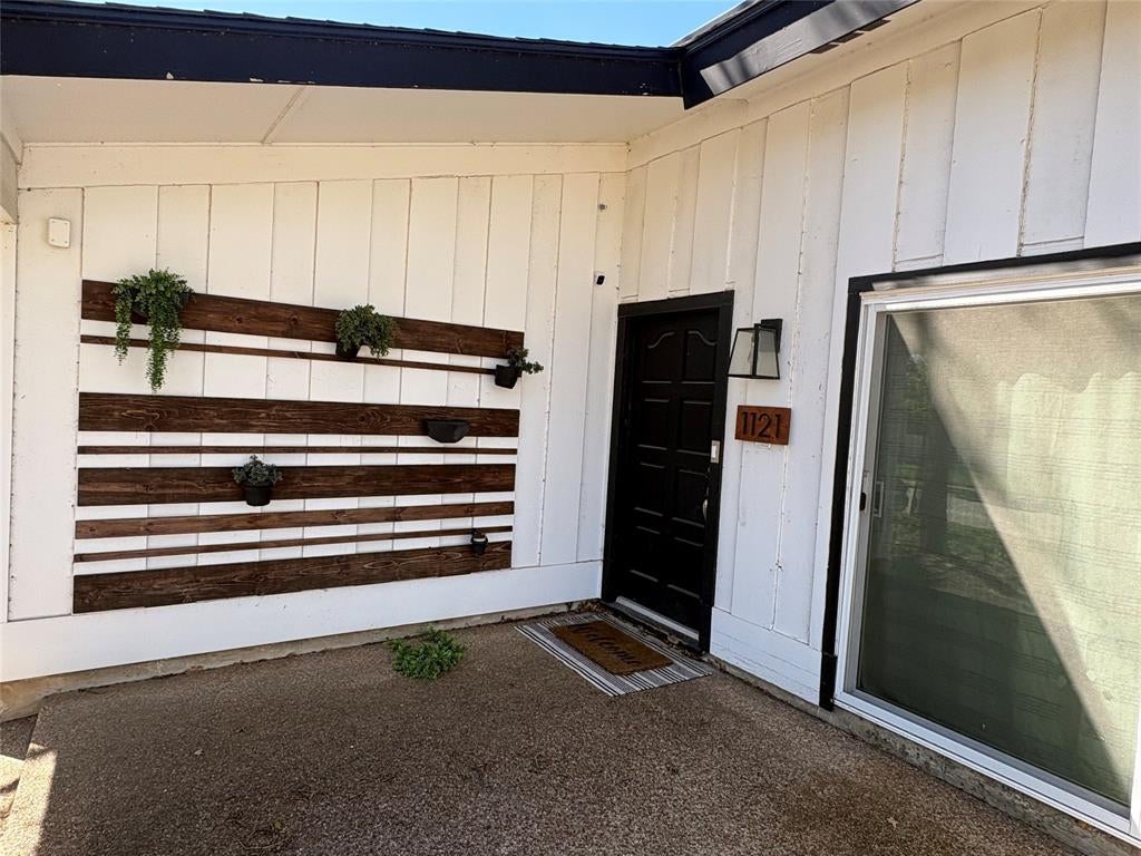 1121 Wade Drive