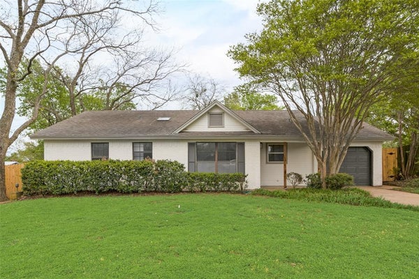 907 MELANIE LN, KEENE, TX 76059 - Image 3e1bd1a511e94737c88f83d36ea05ff3/2189527637