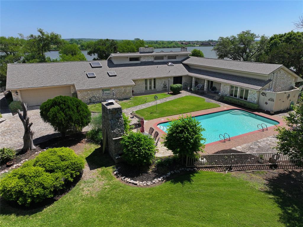 1517 Lakeview Court