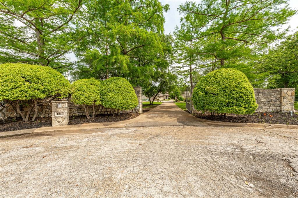 1517 Lakeview Court