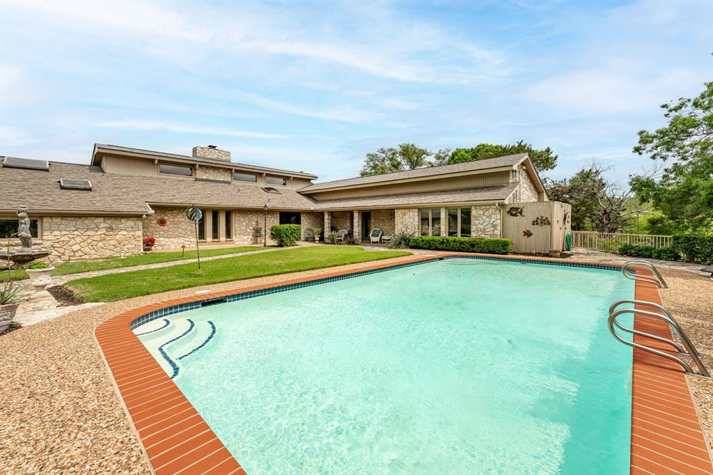 1517 Lakeview Court