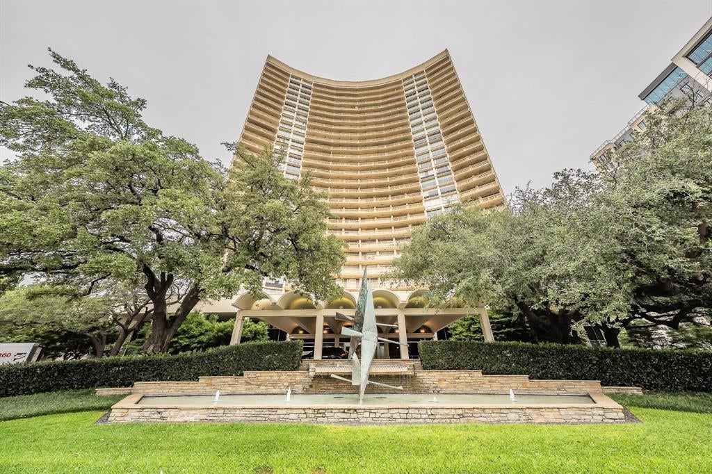 6211 W Northwest Highway 2801