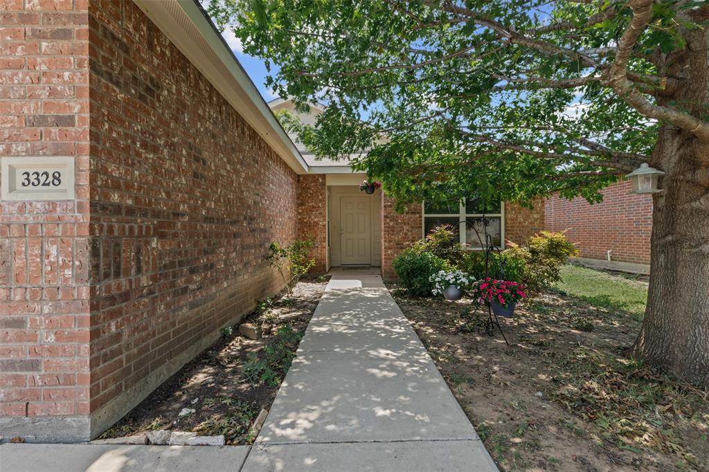 3328 Royal Crest Drive