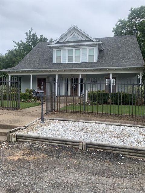 A home in Honey Grove