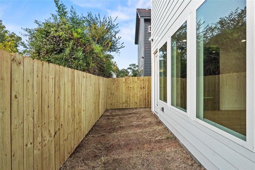 Lincoln Manor - Residential