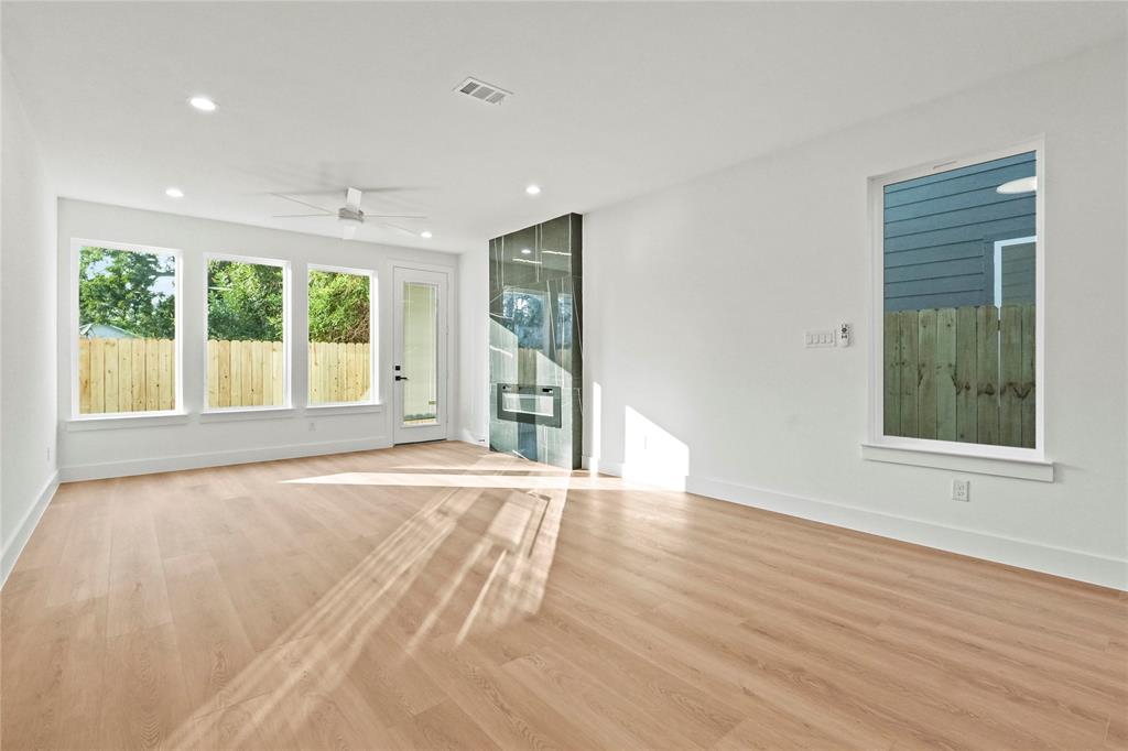 Lincoln Manor - Residential