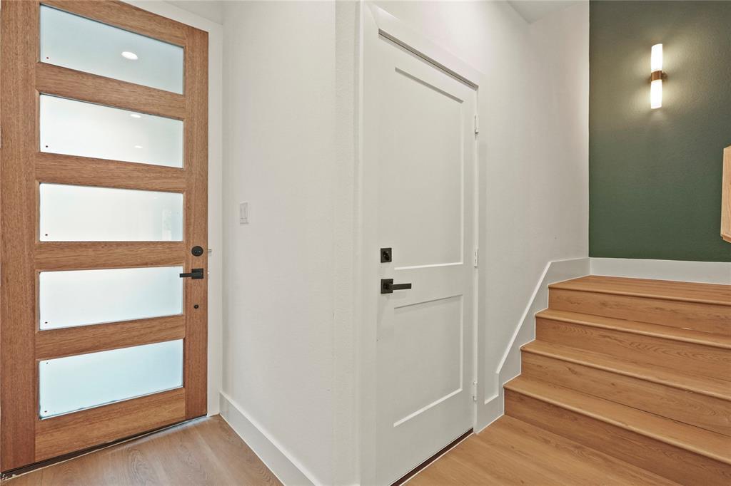 Lincoln Manor - Residential