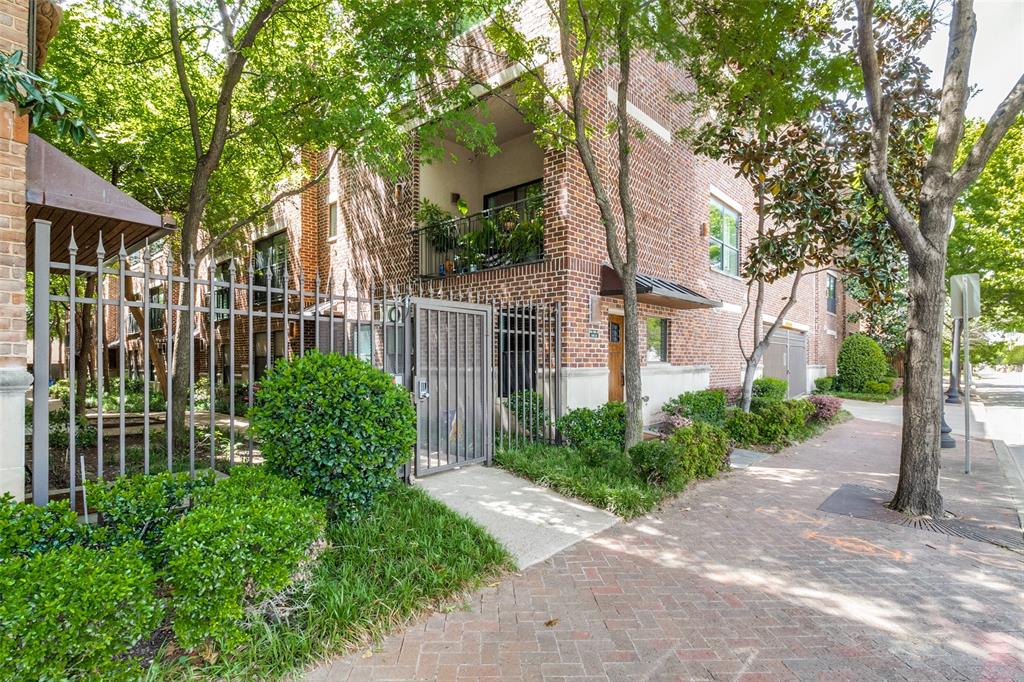 2411 N Hall Street 31