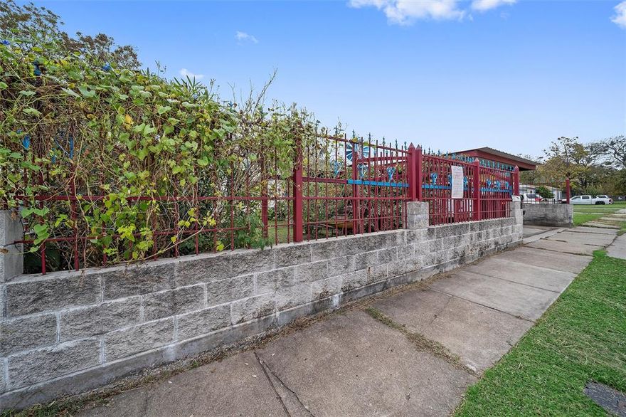 Come look at this 3-bedroom 2-bathroom home. This home is located in the heart of South Waco. Minutes from HEB and I-35. You have it all in walking distance if needed. This home is an open floor plan and lots of room for gatherings. You have a big kitchen with a formal dining room. The master bedroom is on one side of the home and down the hall are the other 2 rooms giving you a good separation from the other 2 rooms. This home is fenced in all the way around so your dog can run around the home. Motivated seller and move in ready home.