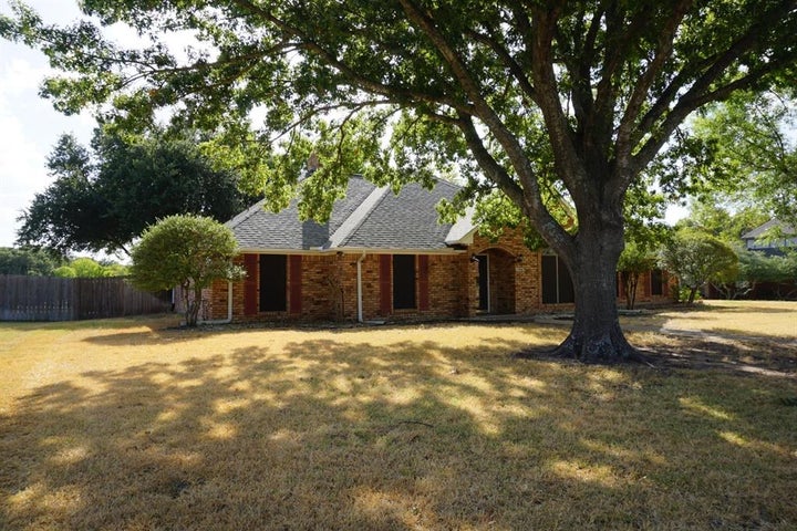 Photo 1 of 37 — 1408 Overlook Drive, Kaufman, TX 75142