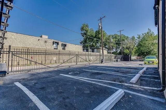 Oak Lawn - Residential Lease