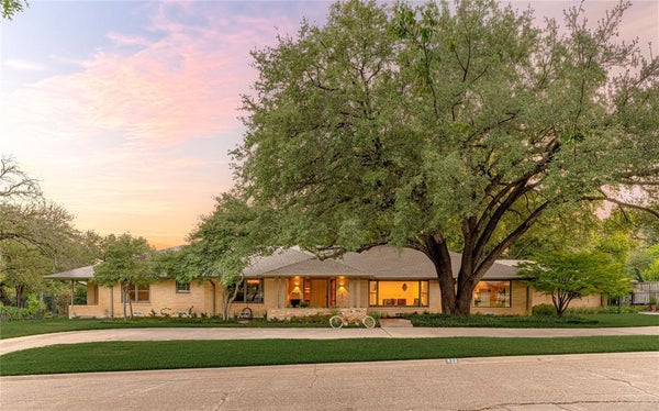 906 LEATRICE DR, DALLAS, TX 75208 - Image 3e4e1fee1fc9e16936fd9cdff9a744db/3034534315