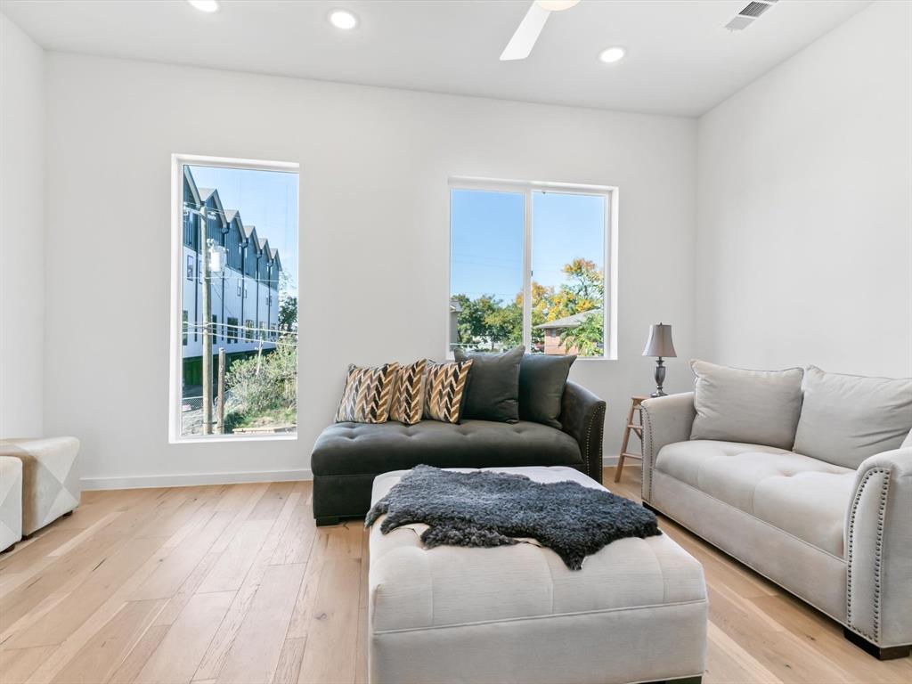 Dallas, Texas 75204, United States, 1 Bedroom Bedrooms, ,2 BathroomsBathrooms,Residential,Active,29938