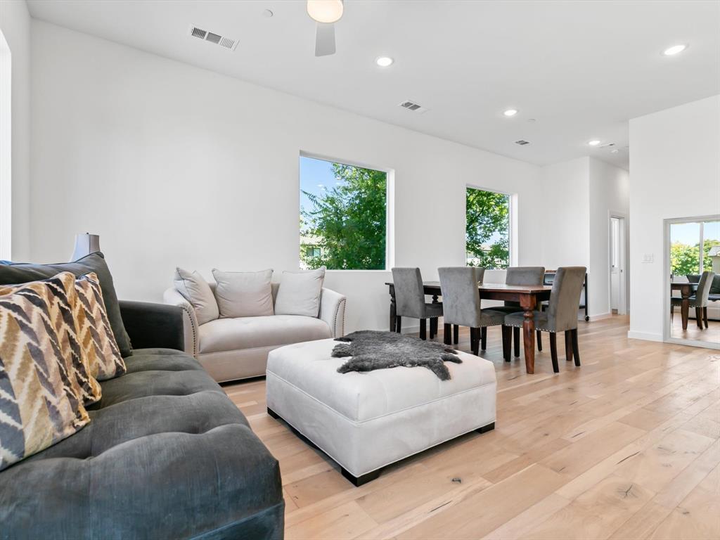 Dallas, Texas 75204, United States, 1 Bedroom Bedrooms, ,2 BathroomsBathrooms,Residential,Active,29938