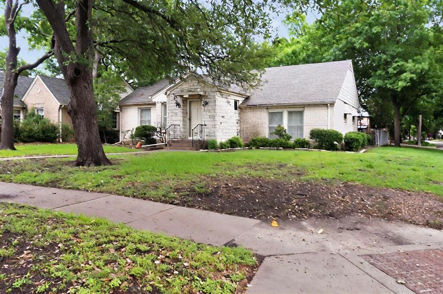 Wonderful University Park treed property (SE corner of Hanover and Westchester) having a land size of
60 ft. X 140 ft.  The value of this property is primarily in the land.  There is currently a 1,881 sf cottage
house with a detached garage house on the site.