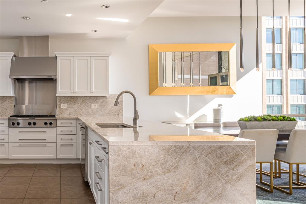 5656 N Central Expressway 400