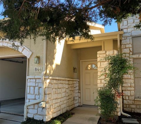 844 Earhart Avenue Grand Prairie TX 75051