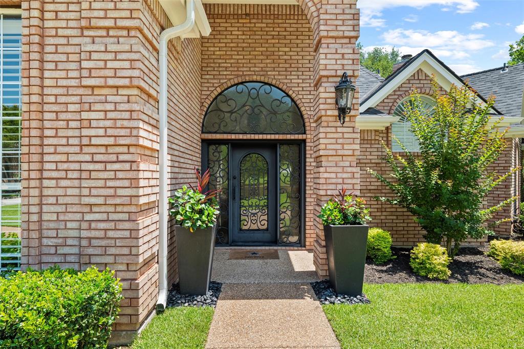 900 Briar Ridge Drive
