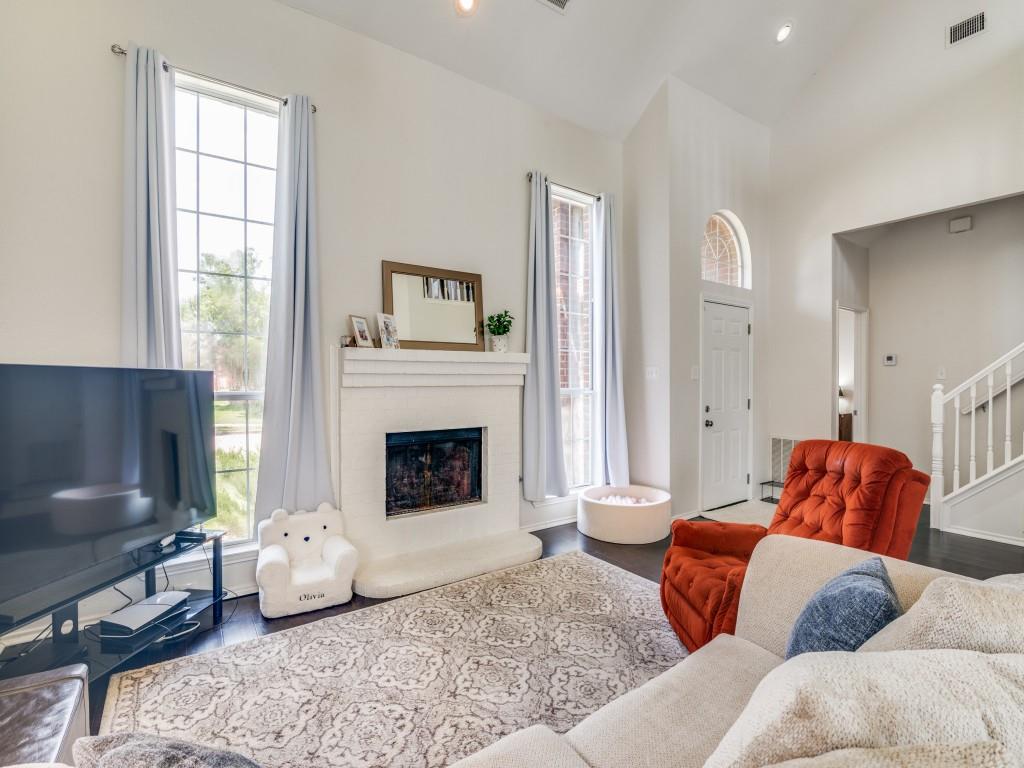 2100 Amber Springs