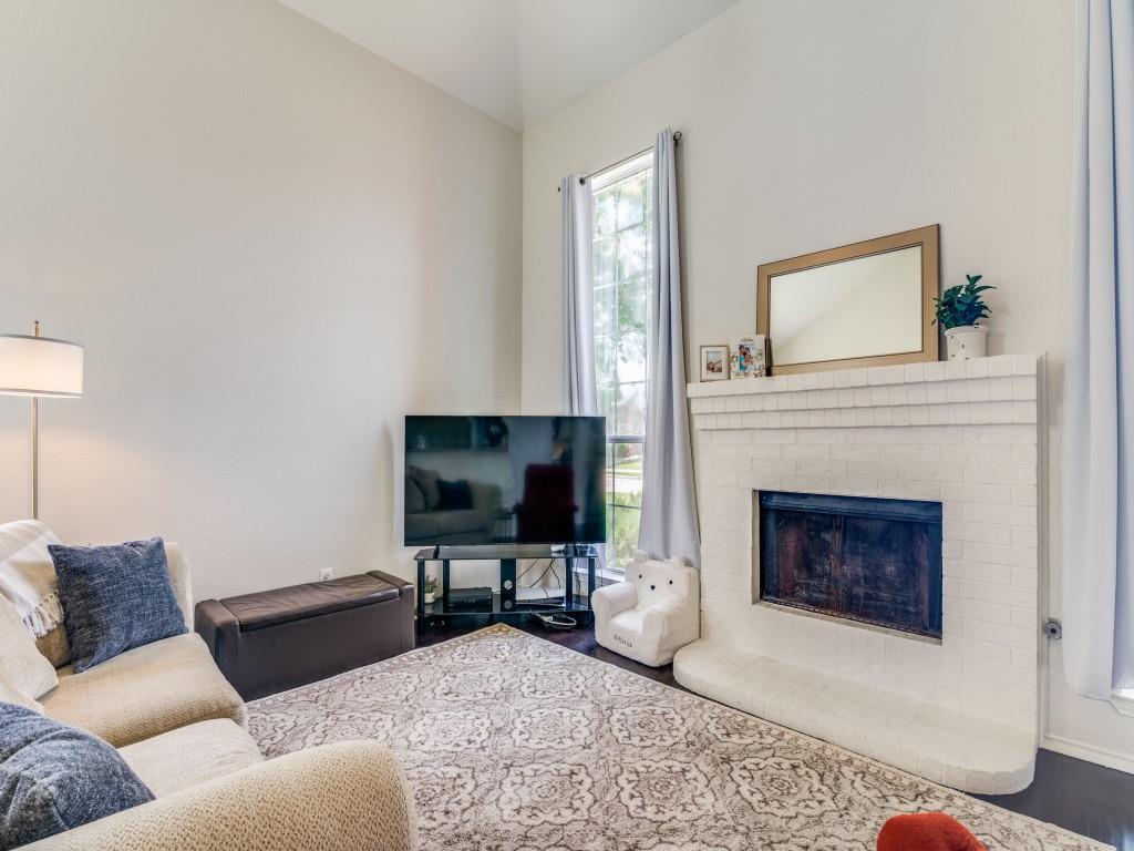 2100 Amber Springs