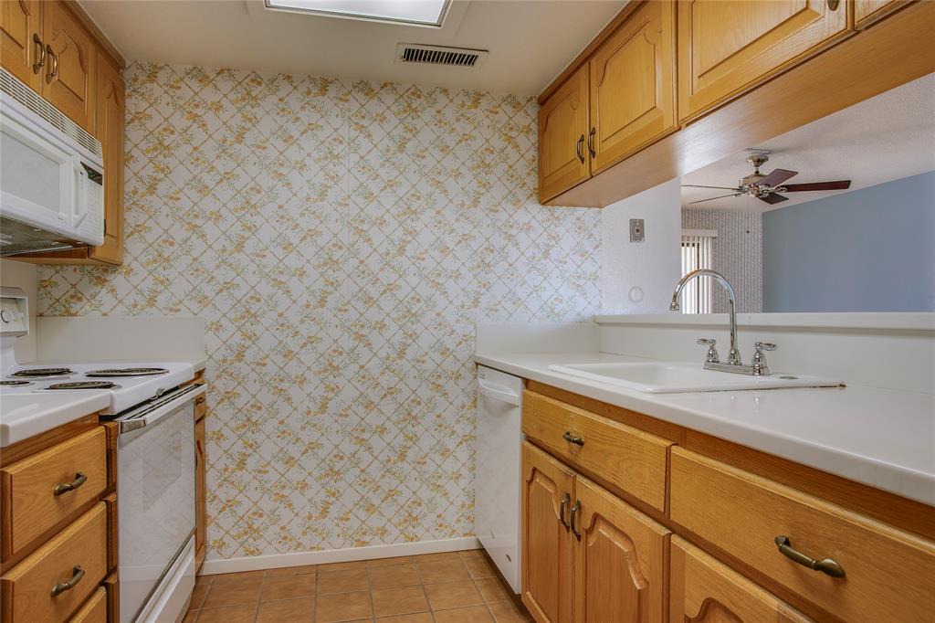 Las Colonitas Condo - Residential