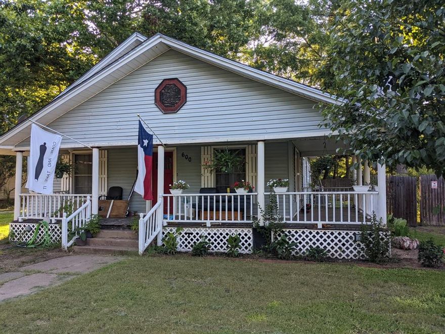 Charming 1940 Blue Home in the Heart of Hubbard, TX

This adorable 3-bedroom, 1-bath home sits on a corner lot within Hubbard city limits and is full of old-house charm. Built in 1940, you’ll love the character throughout—from cozy nooks and crannies to the timeless details that make vintage homes so special.

The kitchen features a stunning dual-range stove with vent hood as its centerpiece. A whole-house water filtration system is installed under the sink, filtering all water coming into the home. The main water line has been replaced with PEX, including a separate line that allows you to shut off exterior faucets independently. The hot water heater has been replaced within the last few years. You’ll also appreciate the abundance of electrical outlets in every room—there’s a plug wherever you need one.

The bathroom showcases a beautiful clawfoot bathtub with brand-new shower attachments, blending classic style with modern convenience.

Outdoor living shines with a huge back deck and porch perfect for gatherings, a fire pit for relaxing evenings, and a 10x16 storage shed for extra space. Located in a quiet neighborhood, this home is within walking distance to Hubbard’s historic downtown.

The town has installed all-new gas lines.

Centrally located between Dallas, Austin, Fort Worth, and Houston, and just a short drive to Waco, this property offers small-town charm with convenient access to major cities. Don’t miss this unique gem!