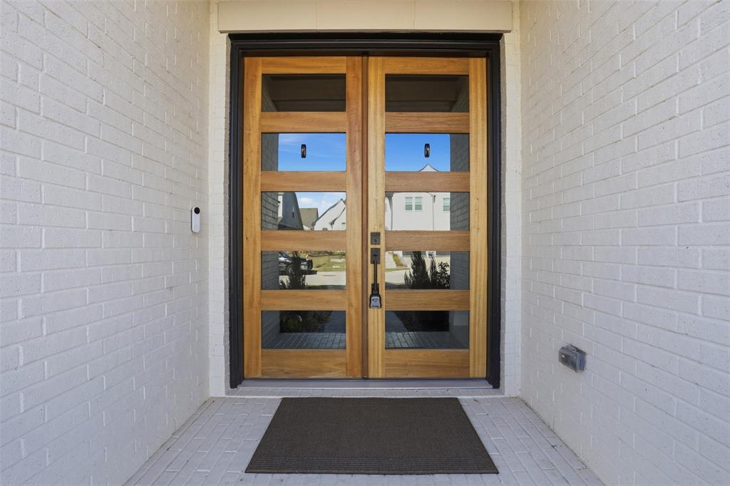 2209 Sandrellan Street