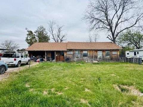 Photo of 730 Warren Avenue, Clyde, TX 79510 (MLS # 21225276)