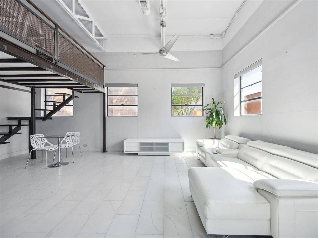 215 N Walton Street 2