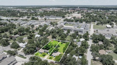 Photo of 1425-1435 Groesbeck Street, Stephenville, TX 76401 (MLS # 21253345)