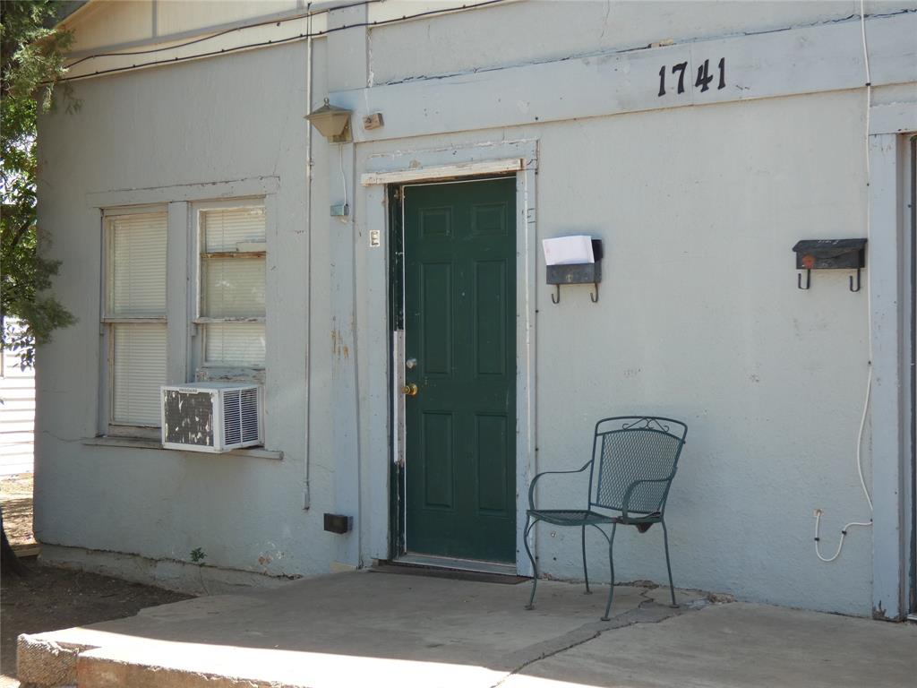 1741 S 4th Street E