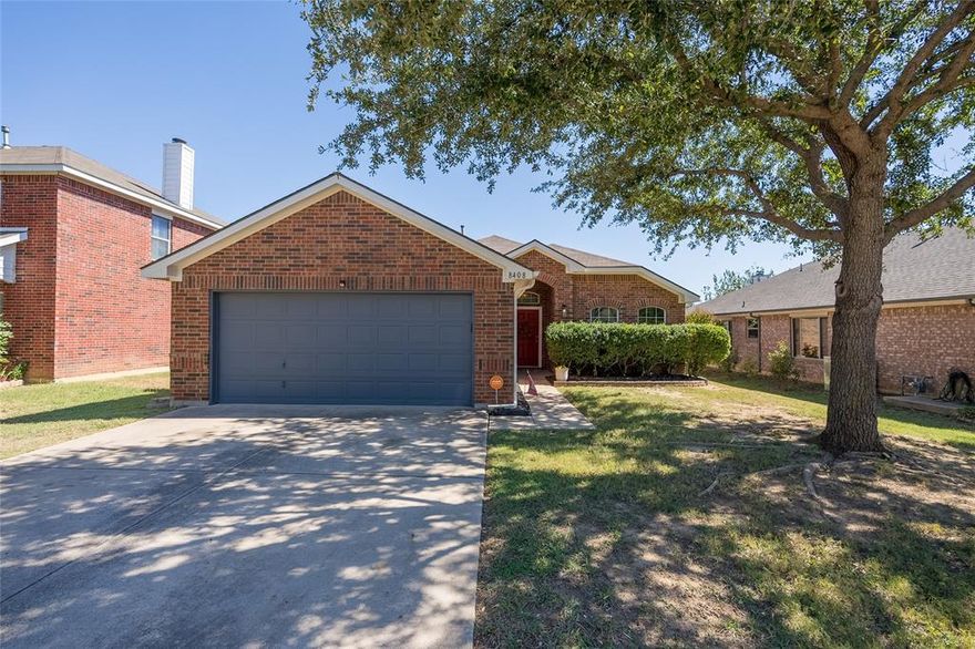 Welcome home to this beautiful and well kept, open concept, 3 bed 2 bath home just minutes from I35, shopping and restaurants. This home features wood floors, updated kitchen and master bath. Master bath also features a split tub and walk in shower. The AC unit and water heater are new in 2023. The back yard is perfect for these cool fall evenings and entertaining your guests. Don’t miss your chance at a wonderful home!