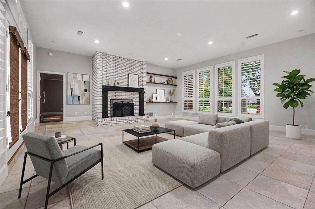 208 Camino Real W
