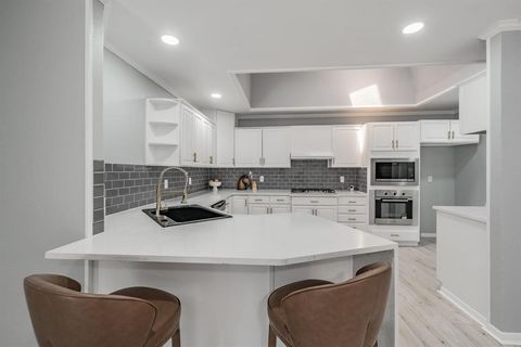 2010 Elderoaks Lane Dallas TX 75232