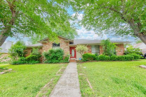 Photo of 701 E Jacob Street, Pilot Point, TX 76258 (MLS # 21254539)