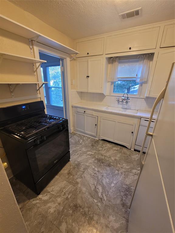 Hughes H G - Residential Lease