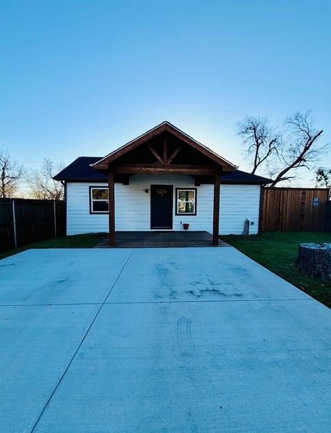 2837 May Street Fort Worth TX 76110